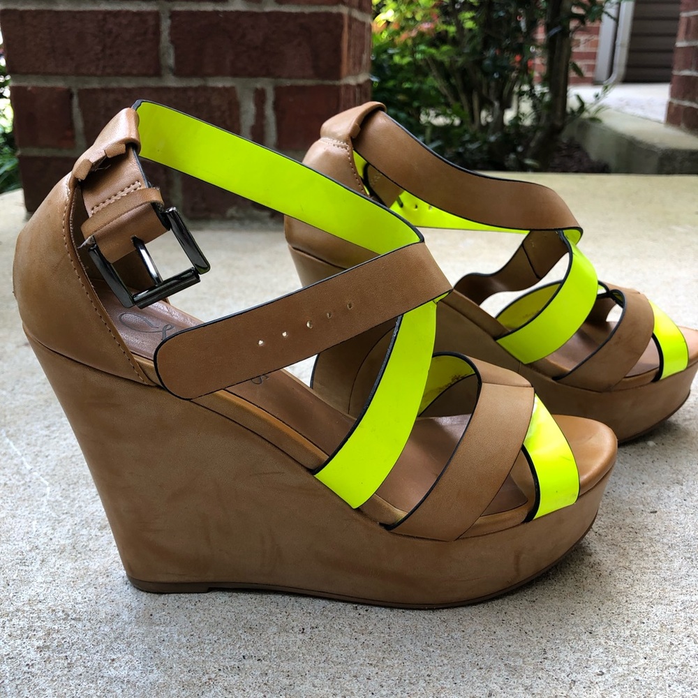 Matty’s summer wedge tan and neon wedge